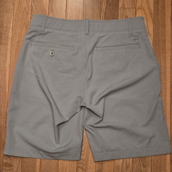 Under Armour Grey Golf Shorts Size 4 Fitted - Picture 2 of 7